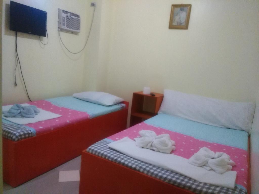Aranas-Carillo Travellers Inn Kalibo Habitación foto