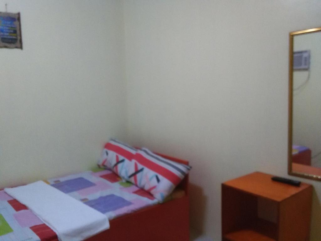 Aranas-Carillo Travellers Inn Kalibo Habitación foto