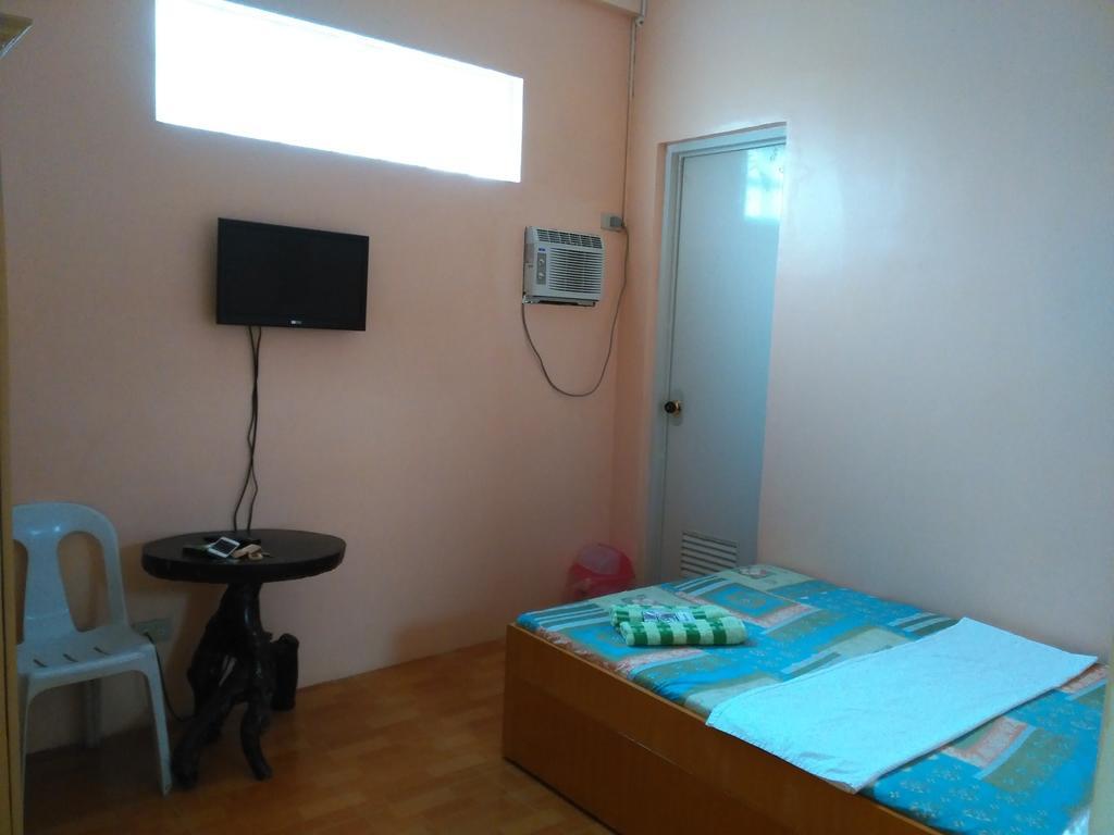 Aranas-Carillo Travellers Inn Kalibo Habitación foto